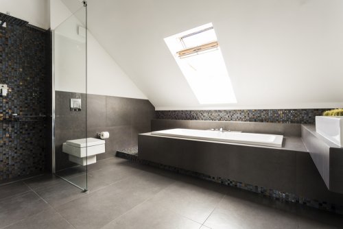 tipo de decoração de sótão com banheiro