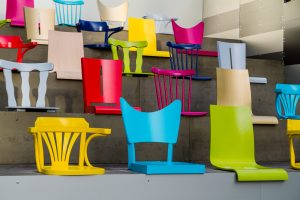 5 ideias para decorar com cadeiras de diferentes estilos