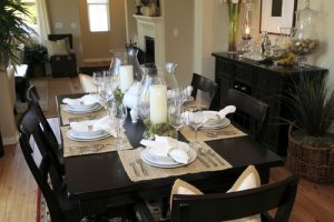 Como decorar a mesa de jantar?