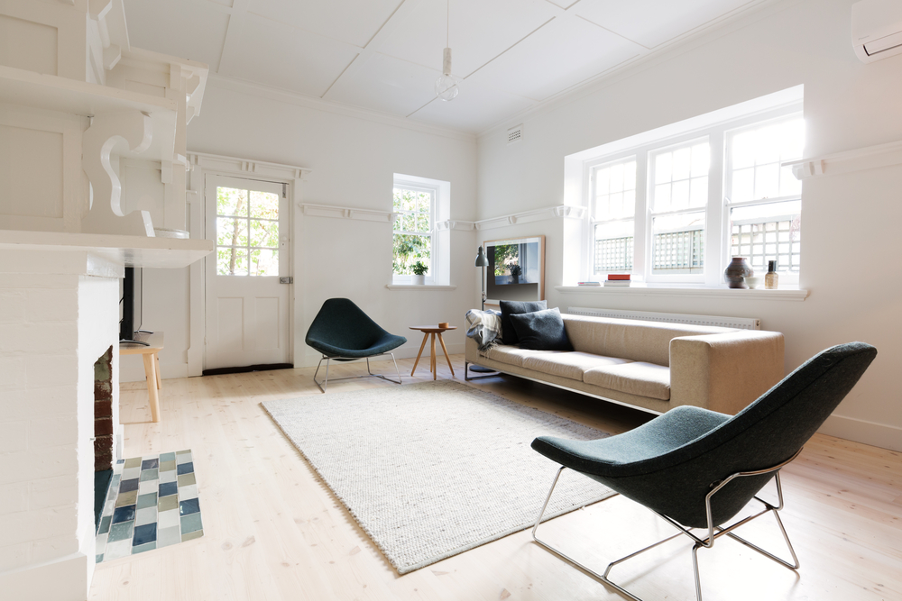 usar tons claros para dar sensação de uma sala de estar maior