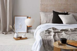 Dicas de como decorar as paredes da sua casa usando tapetes