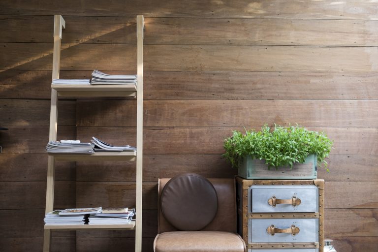 Não é possível imaginar um cantinho da leitura sem prateleiras