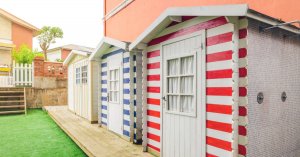 Galpões de madeira para ferramentas de jardinagem