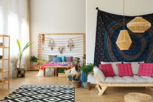 Três ideias no estilo boho chic para decorar o seu quarto