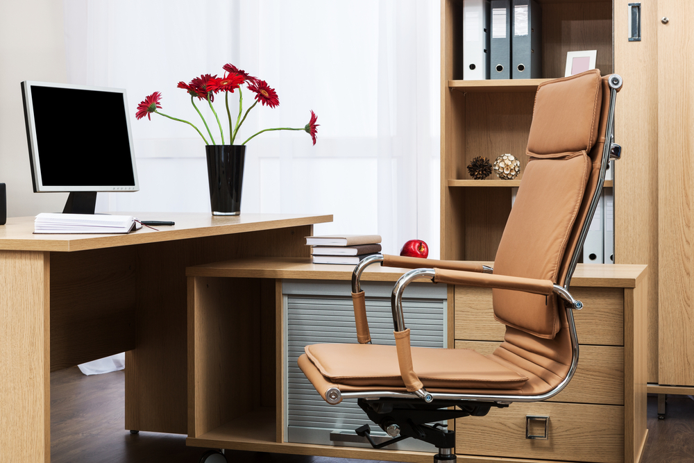 cadeira com apoio de braço