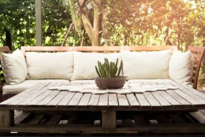 Crie seu próprio terraço com paletes