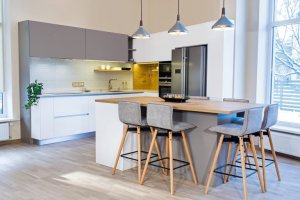 Decore o seu apartamento para que ele pareça mais iluminado