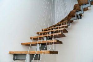 Escadas flutuantes para modernizar a sua casa