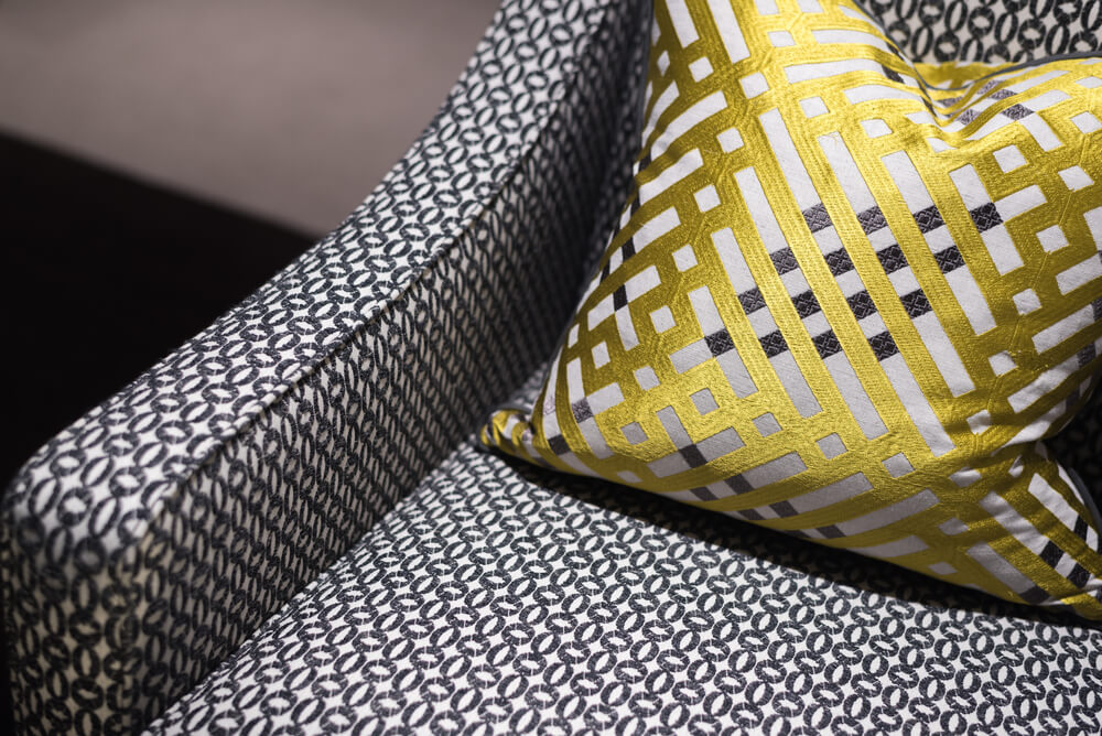 Crie a sua poltrona utilizando um tapete velho