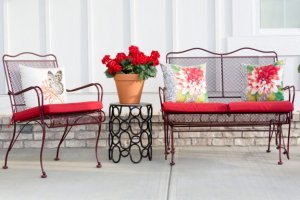 Decorar com móveis feitos de ferro forjado