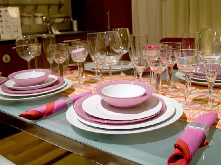 Passos a serem seguidos para colocar a mesa de acordo com a etiqueta