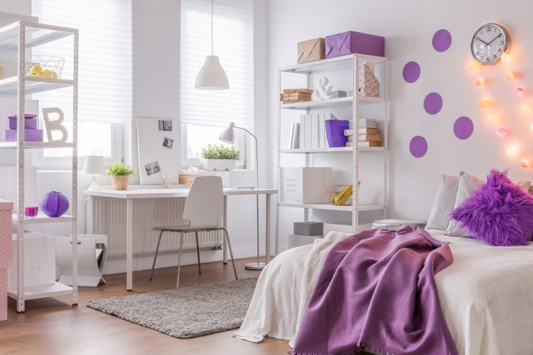 Roxo e branco, a combinação ideal-decorar um quarto com roxo