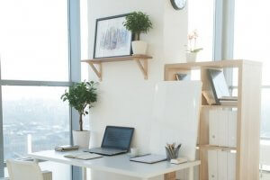 Áreas de trabalho e estudo em casa: locais iluminados