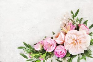 Taças de vidro: arranjos florais