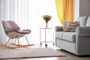 Como decorar com uma cadeira de balanço