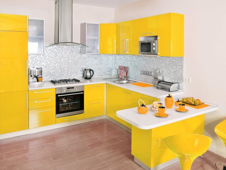 decorar com um móvel amarelo