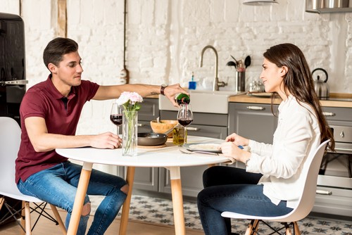 Dicas para fazer um jantar romântico