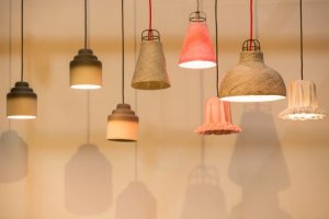 Luminárias de vime e bambu para a decoração de interiores