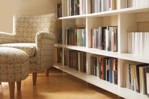 3 dicas para incluir luzes nas suas estantes