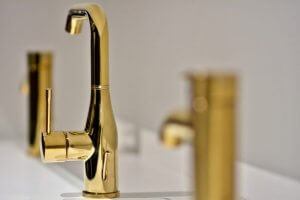 Torneiras douradas: proporcione estilo para a sua cozinha