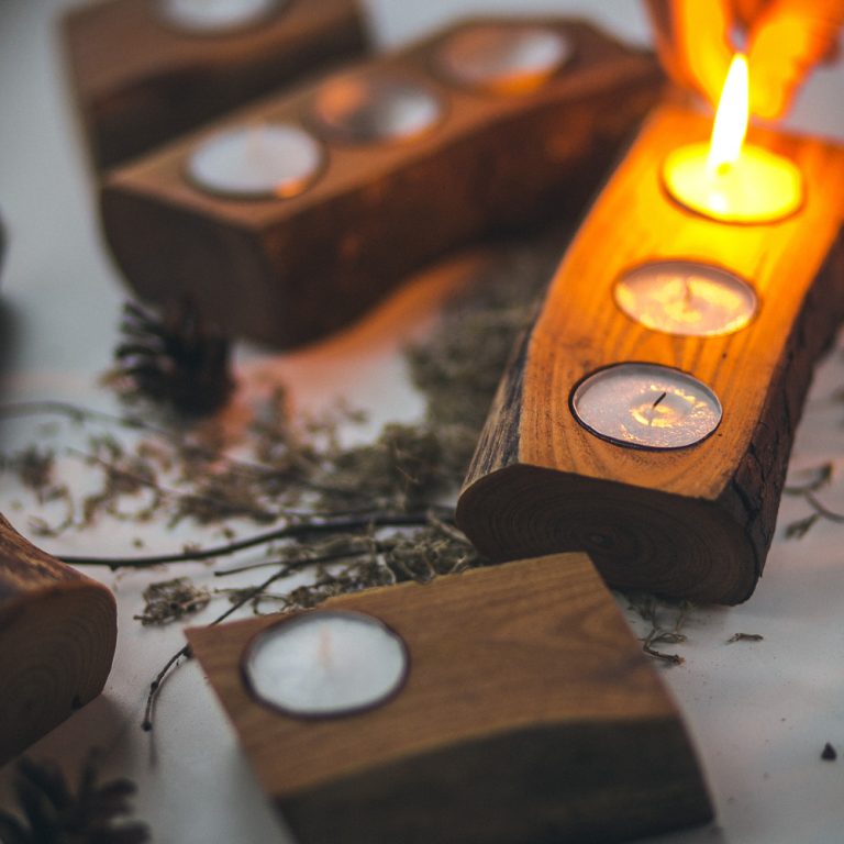 Candelabros de madeira rústicos