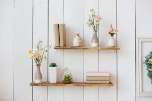 Decorar prateleiras com lindos vasos