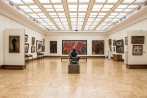 Crie um espaço para exposições de arte