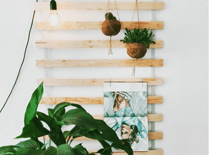 Móveis personalizados: estrado de cama na parede.