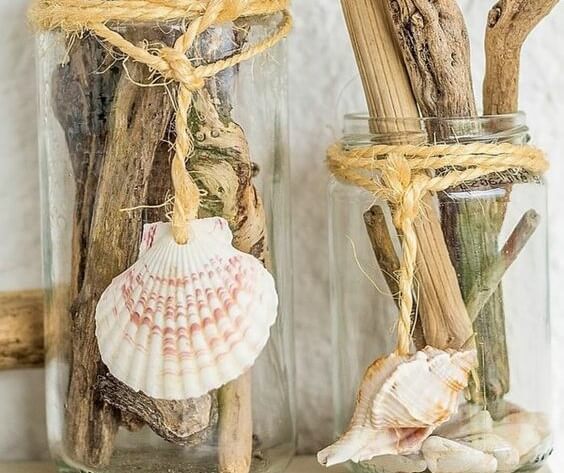 Um enfeite muito natural de madeira flutuante