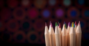 Ideias para criar vasos com lápis de cor