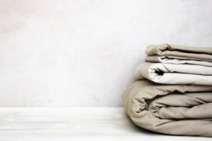 Escolha os lençóis da cama de acordo com a estação