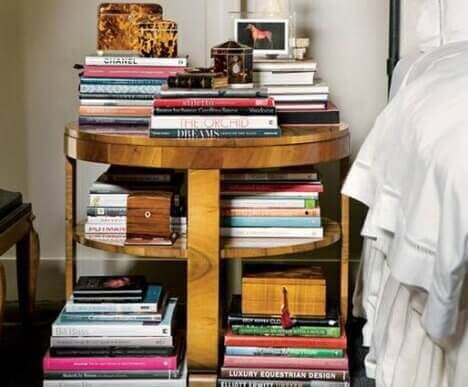 Coloque sua coleção de livros em cima dela