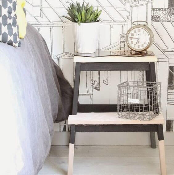 Móveis personalizados: criado-mudo com banqueta.