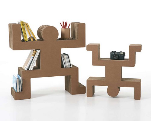 Embora não pareça, várias caixas empilhadas podem funcionar como estante