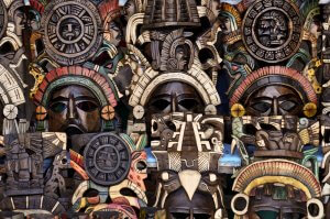 Máscaras para decorar suas paredes