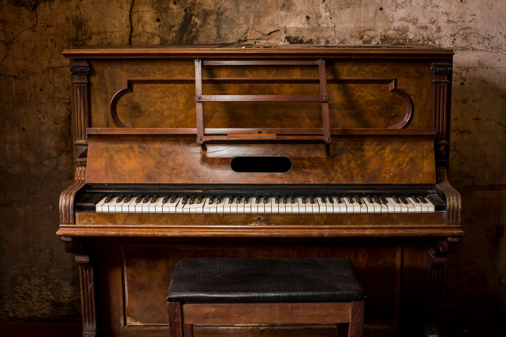 piano de madeira