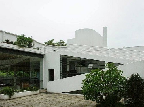 A Villa Savoye é considerada uma das grandes obras arquitetônicas do século XX