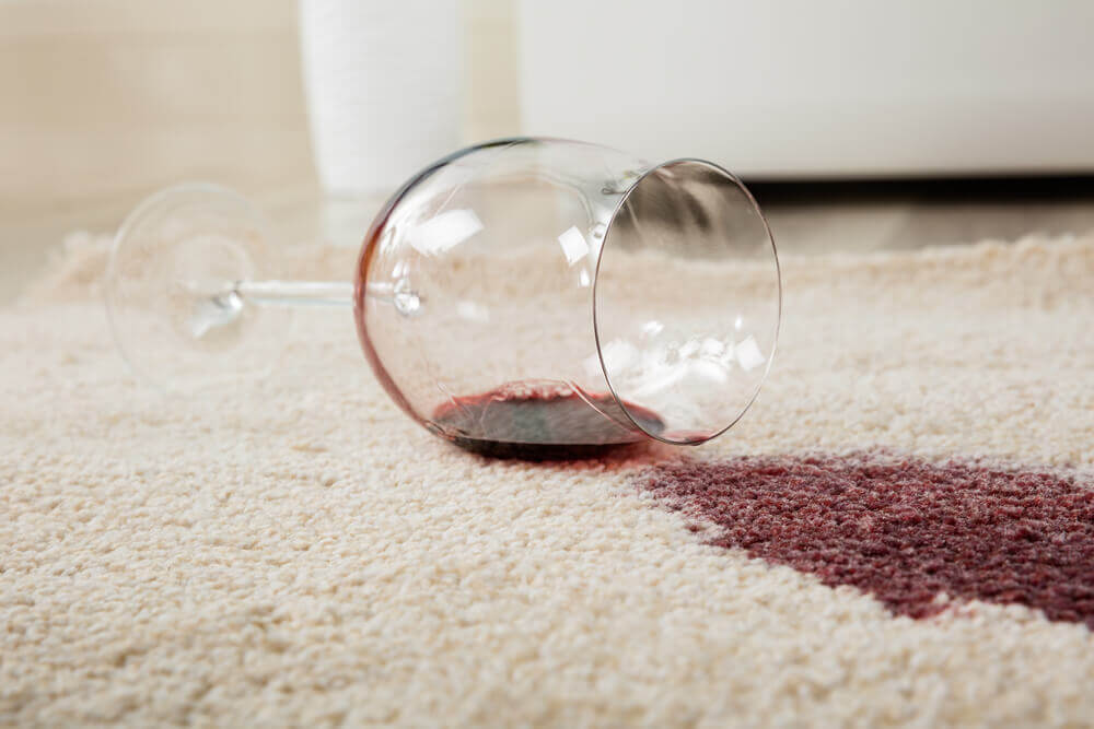 Retirar manchas de vinho: como fazer