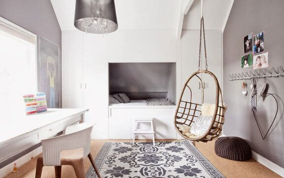 Aproveite os tetos altos com elementos suspensos