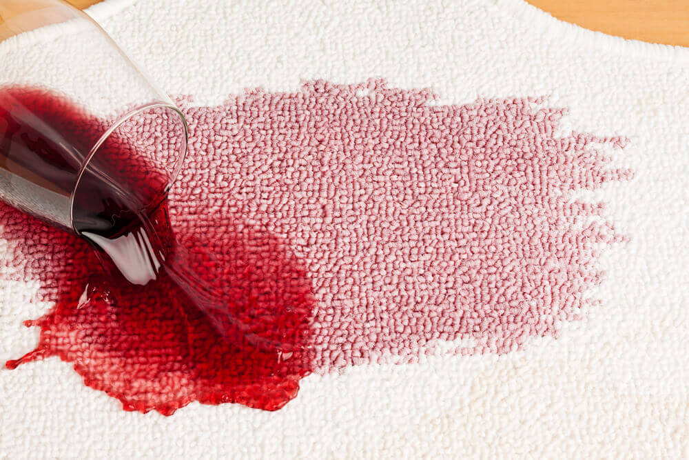 Retirar manchas de vinho: como fazer isso da forma mais simples