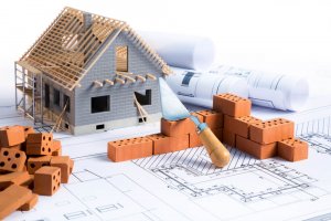 Diferentes fases da construção de uma casa