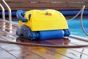 Por que comprar um robô para limpar piscinas?
