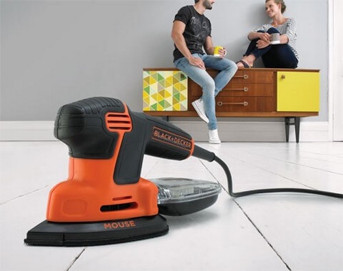 A lixadeira delta é perfeita para alcançar cantos de difícil acesso