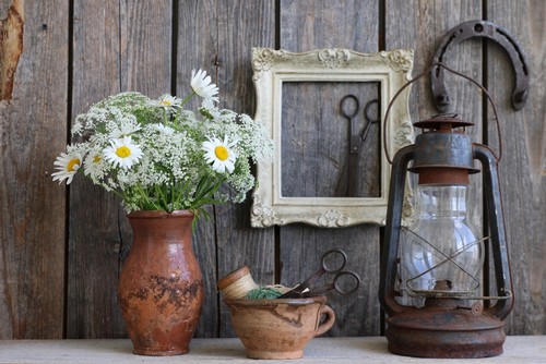 Quais são as principais características da decoração de uma fazenda?