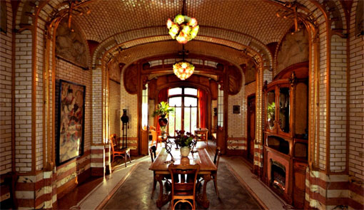 Ferro e plasticidade na Casa Tassel