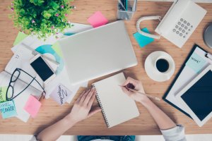 É assim que um organizador de ambientes profissional trabalha