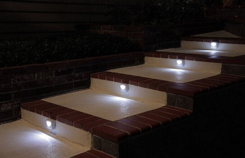 Luzes nos degraus das escadas: fórmulas e tipos