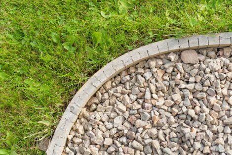Chaves para projetar as bordas e caminhos no seu jardim