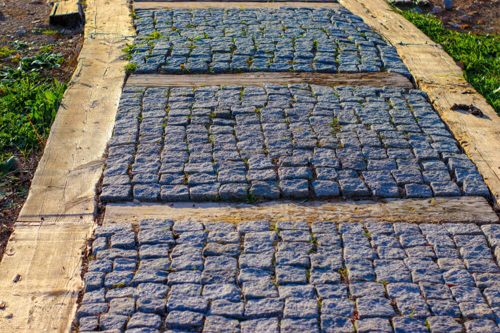 Chaves para projetar as bordas e caminhos no seu jardim