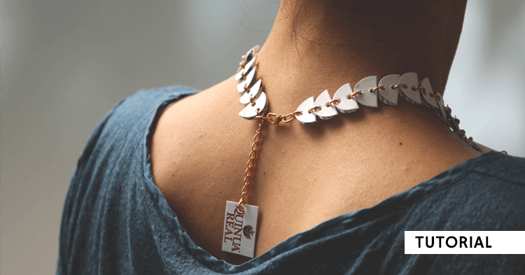 Colar de plástico reciclado